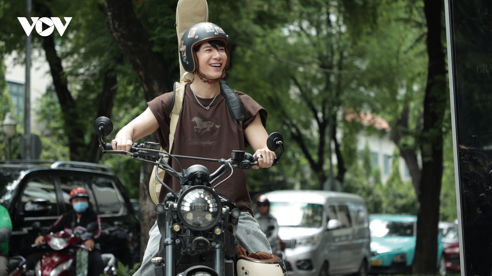 Trường Giang giao vai chính phim Tết "Nhà ba tôi một phòng" cho Anh Tú ATUS