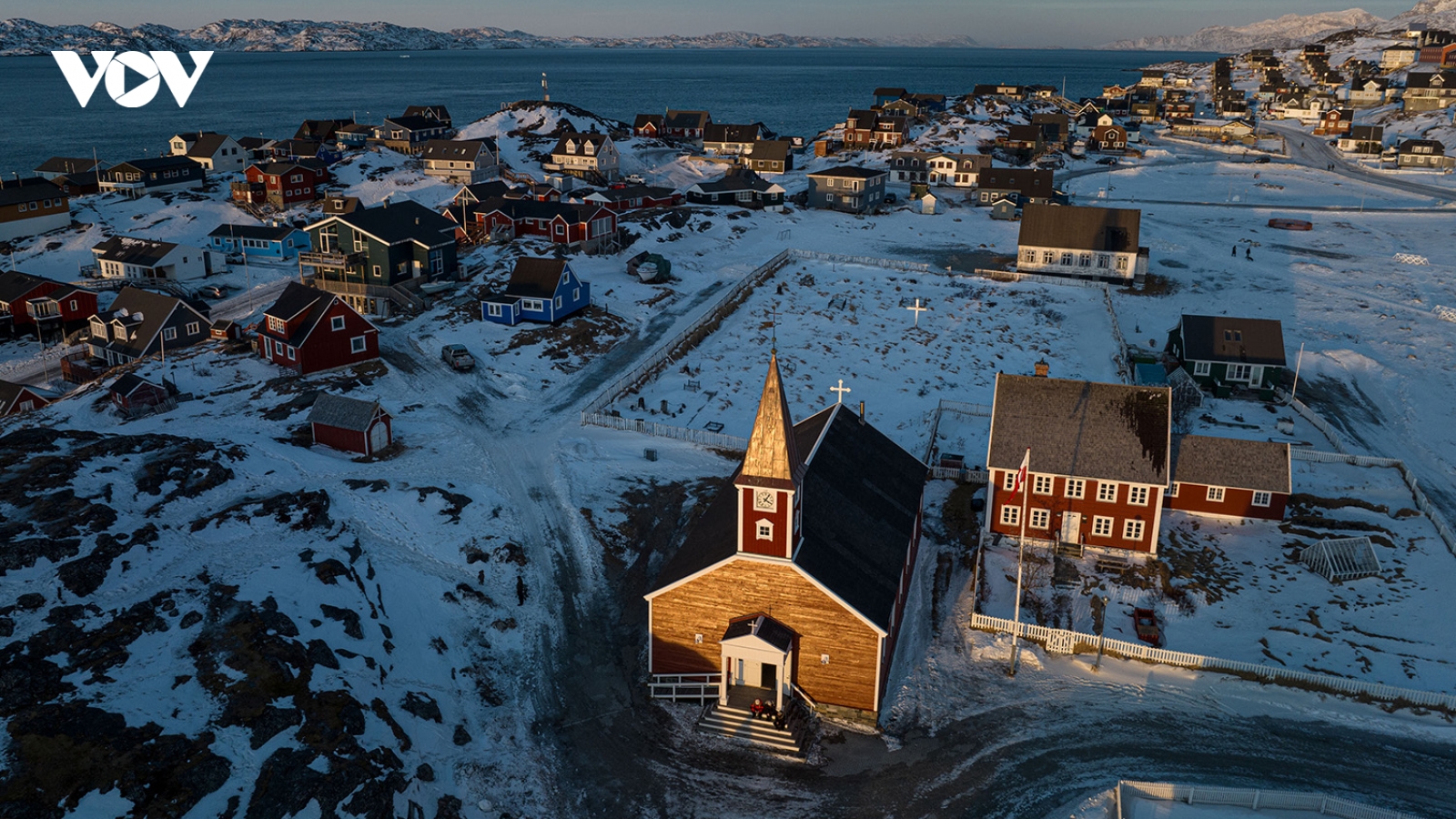 Những tranh cãi về mối quan hệ lịch sử giữa Greenland với Mỹ và Đan Mạch