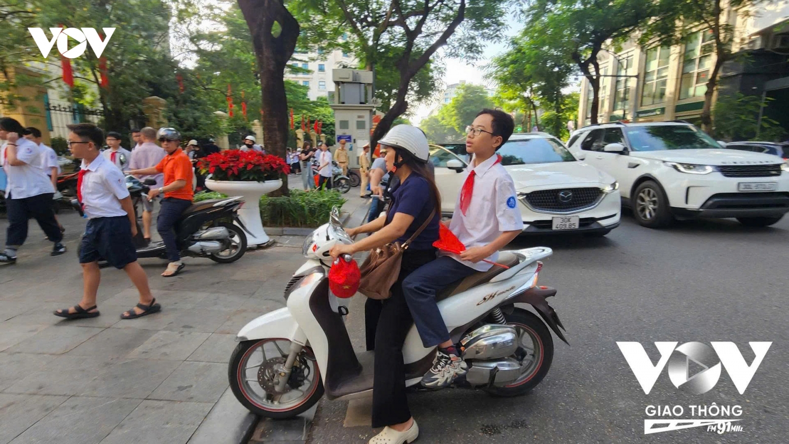 Hà Nội: Vi phạm giao thông của học sinh giảm, nhưng không chủ quan