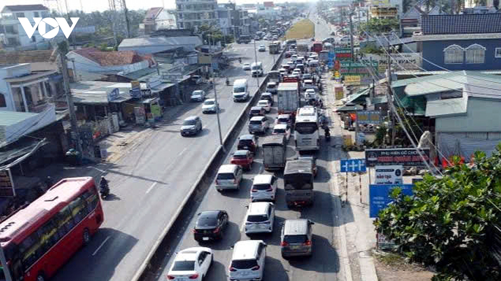 Sau nghỉ Tết Dương lịch, ùn ứ giao thông tại ngã tư Đồng Tâm (Đồng Tháp)