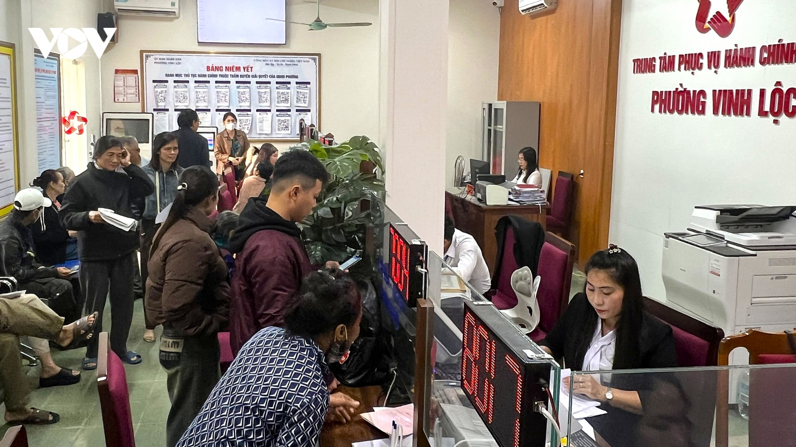 Cán bộ Trung tâm phục vụ hành chính công cấp xã ở Nghệ An được hỗ trợ thêm tiền