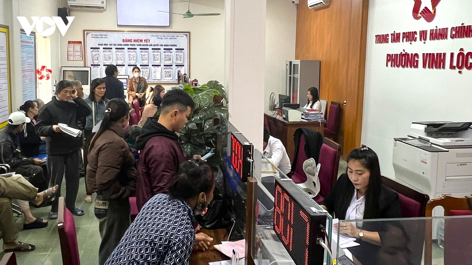 Cán bộ Trung tâm phục vụ hành chính công cấp xã ở Nghệ An được hỗ trợ thêm tiền