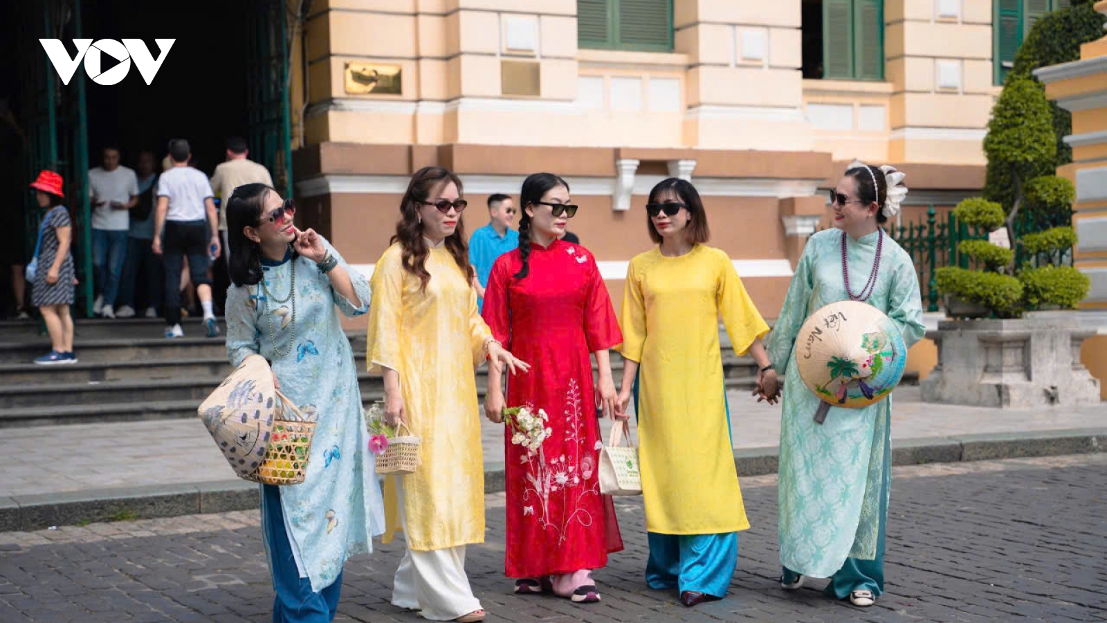 Nhộn nhịp những lá thư tay ở Bưu điện Trung tâm Sài Gòn dịp cận Tết