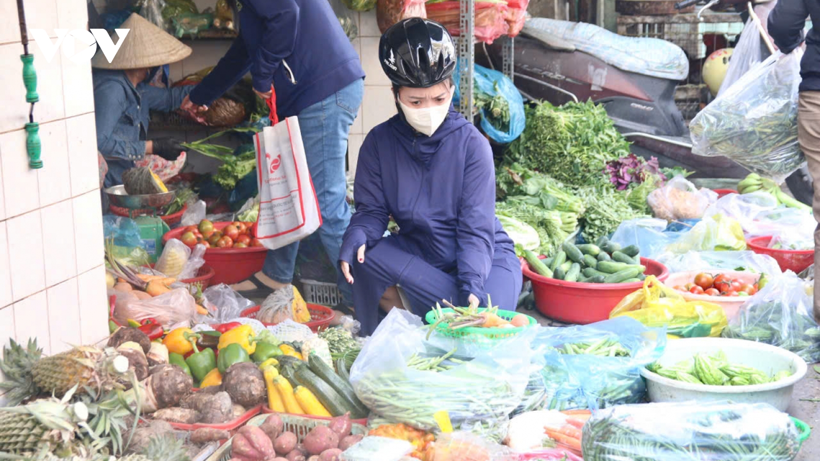 Nhiều hệ lụy từ chợ tạm, chợ cóc tại TP.HCM