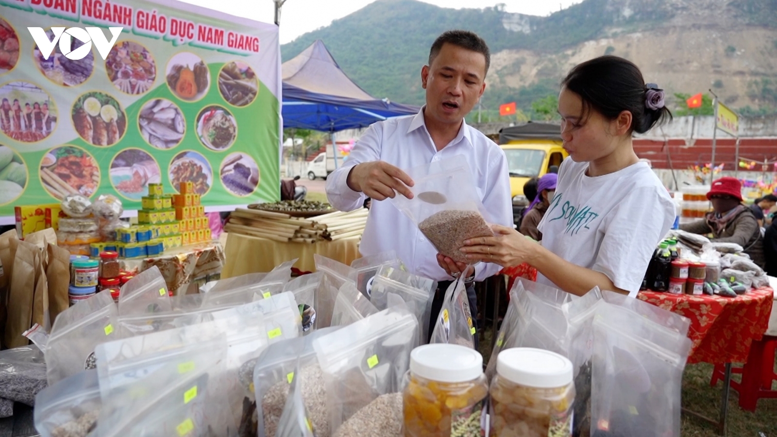 Đà Nẵng đưa hàng Tết bình ổn giá lên miền núi