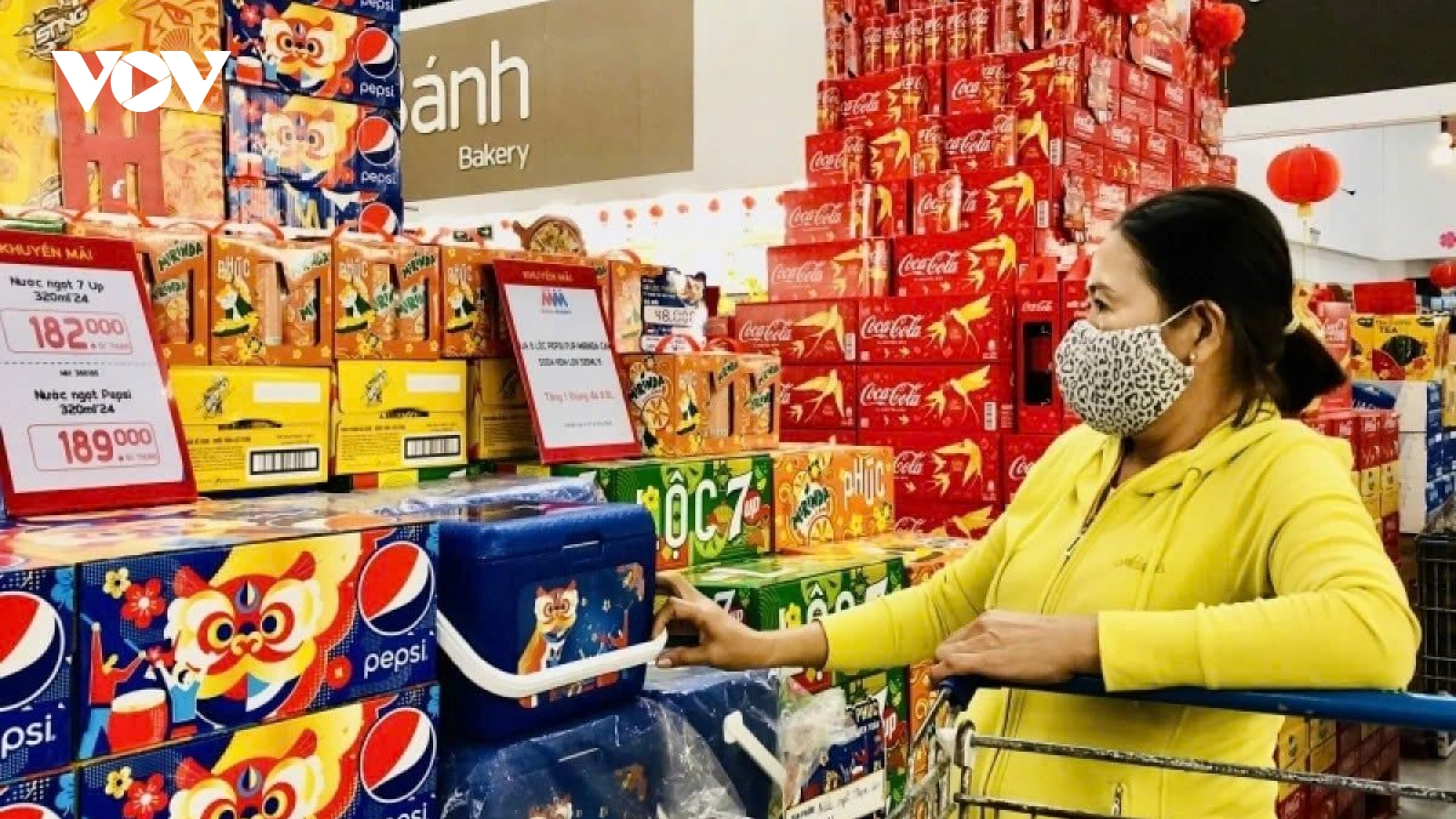 HCM City moves to curb price spikes, goods shortages during Tet