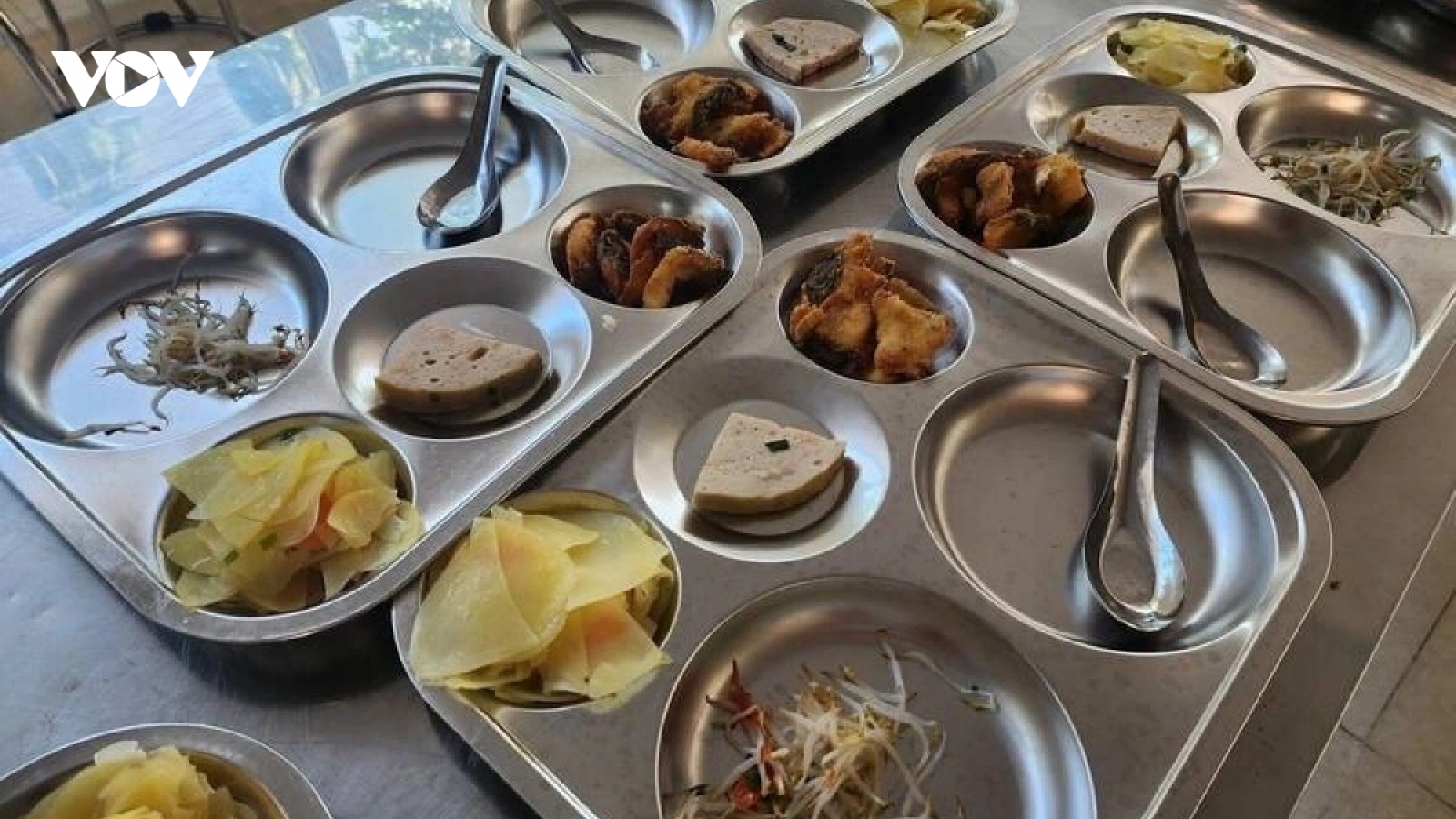 Khoảng trống trong bữa ăn học đường
