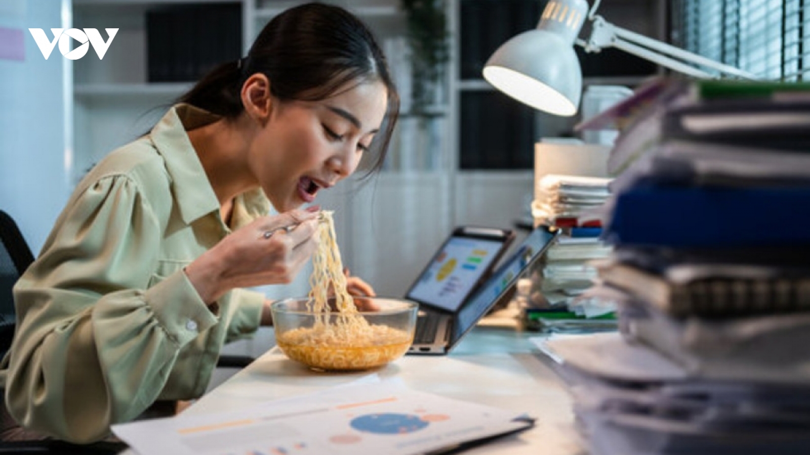 “Thủ phạm” khiến người trẻ tăng cân: Nhiều người mắc phải mà không biết