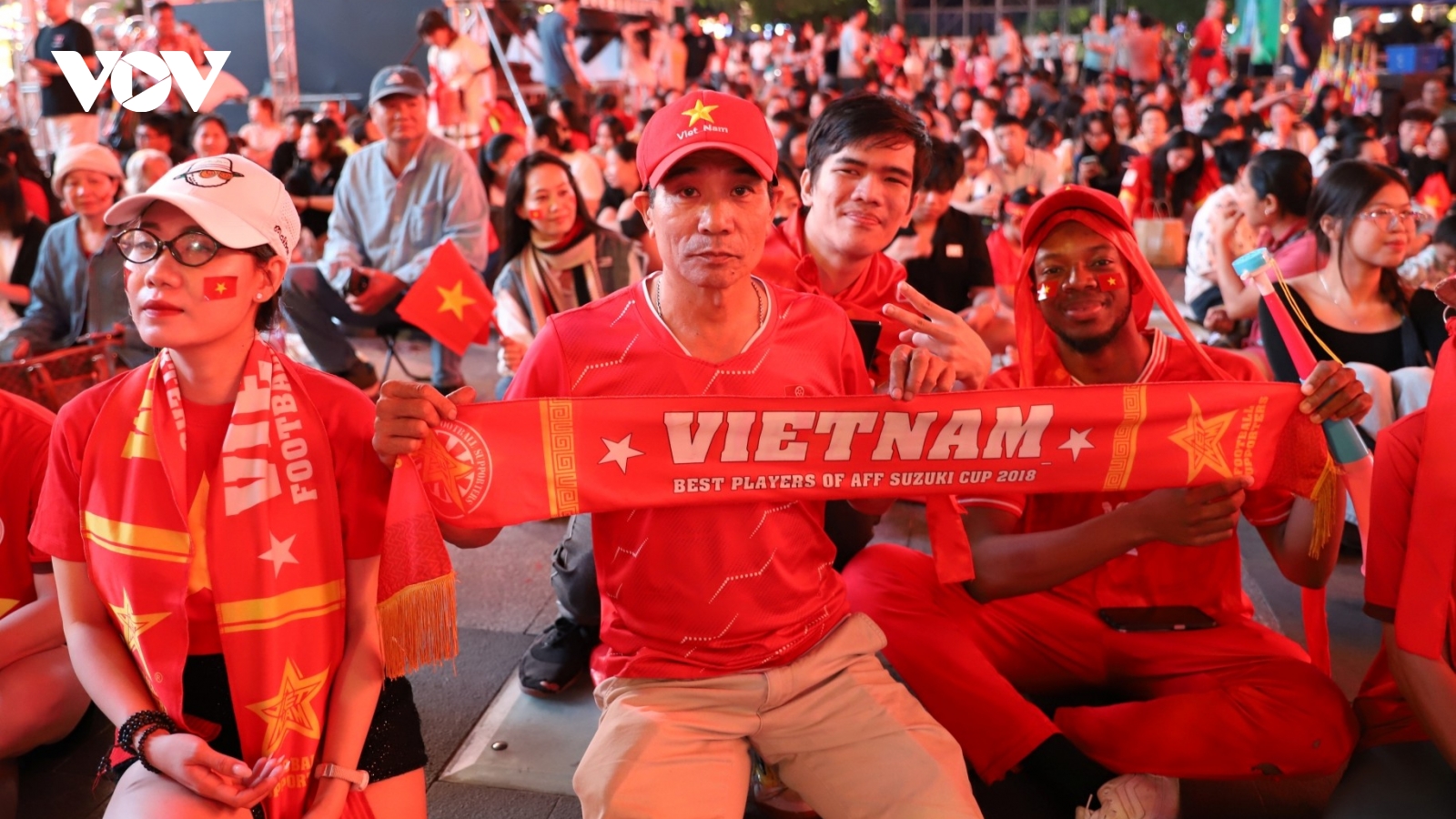 Người hâm mộ TP.HCM xuống đường cổ vũ U23 Việt Nam quyết đấu U23 Hàn Quốc