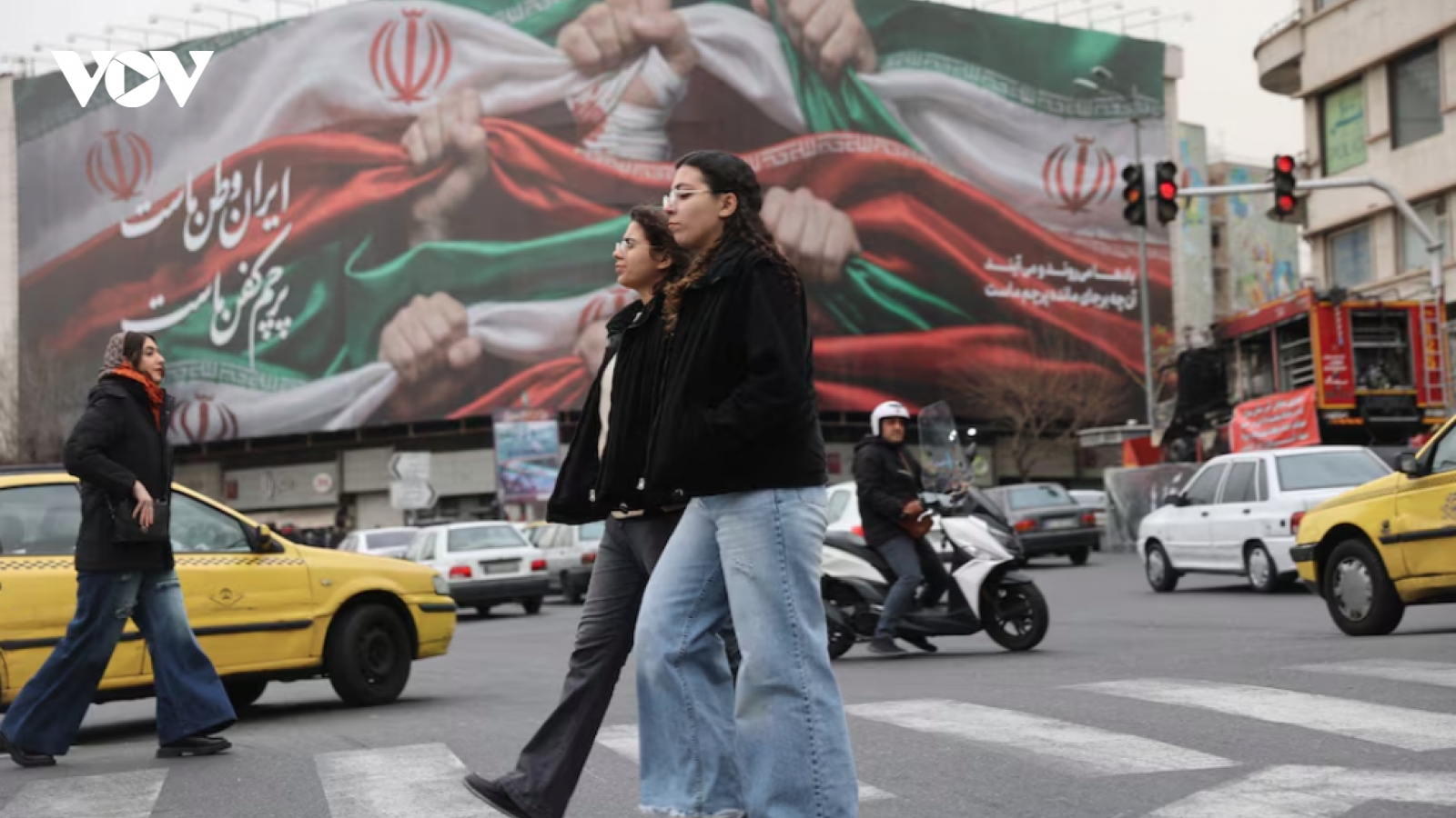 Ông Trump nói hạm đội Mỹ đang hướng về phía Iran