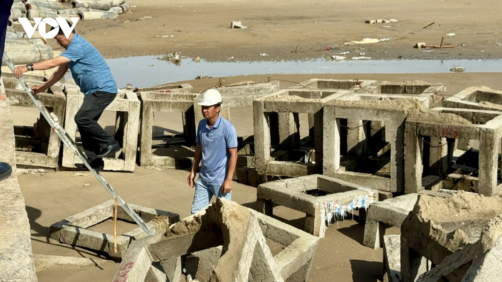 Xói lở kè biển Chí Linh, TP.HCM do san gạt cát khi thi công dự án