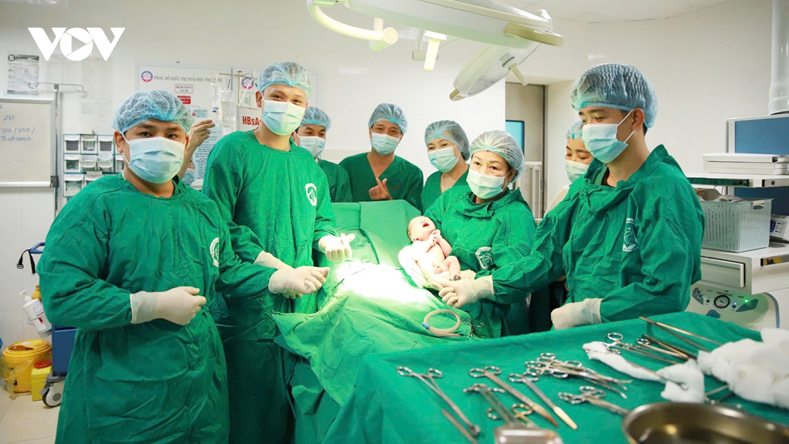 Lào Cai đón em bé đầu tiên chào đời bằng phương pháp thụ tinh trong ống nghiệm