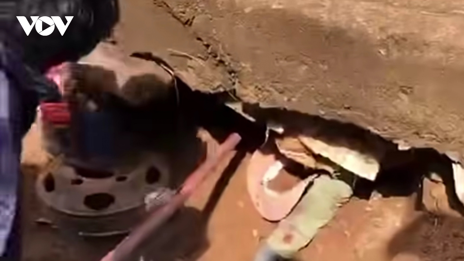 Sập bờ kè sông ở Đăk Lăk đè chết 4 người trú mưa bên dưới