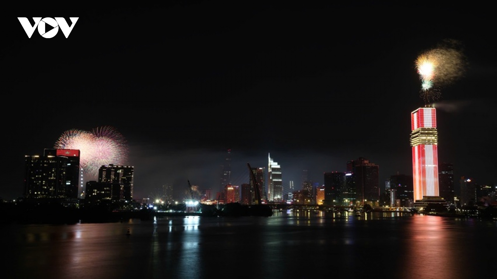 Người dân và du khách tại TP.HCM gửi gắm ước nguyện đầu năm mới