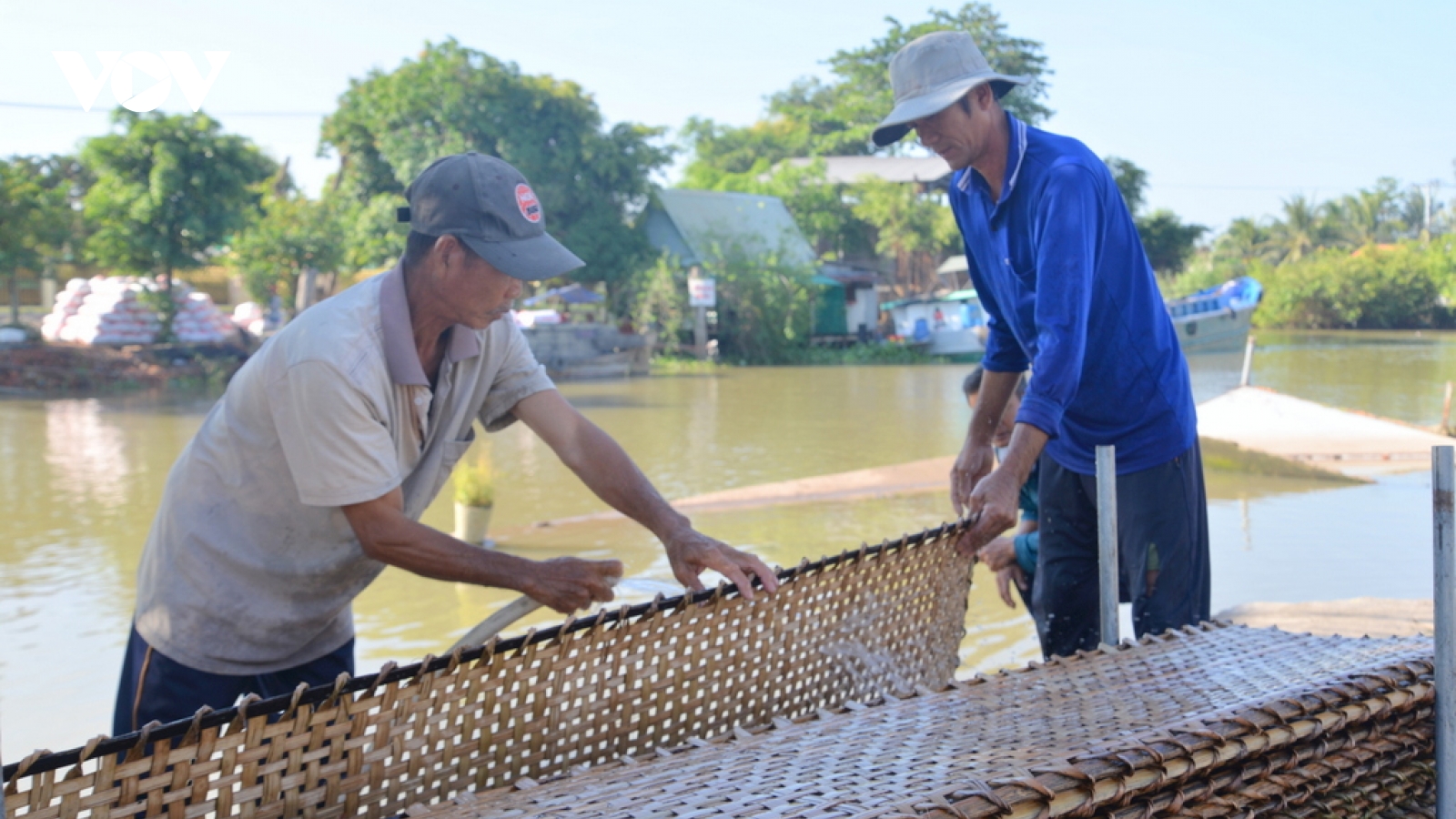 Hương Tết từ làng bánh tráng Thuận Hưng hơn 200 năm tuổi