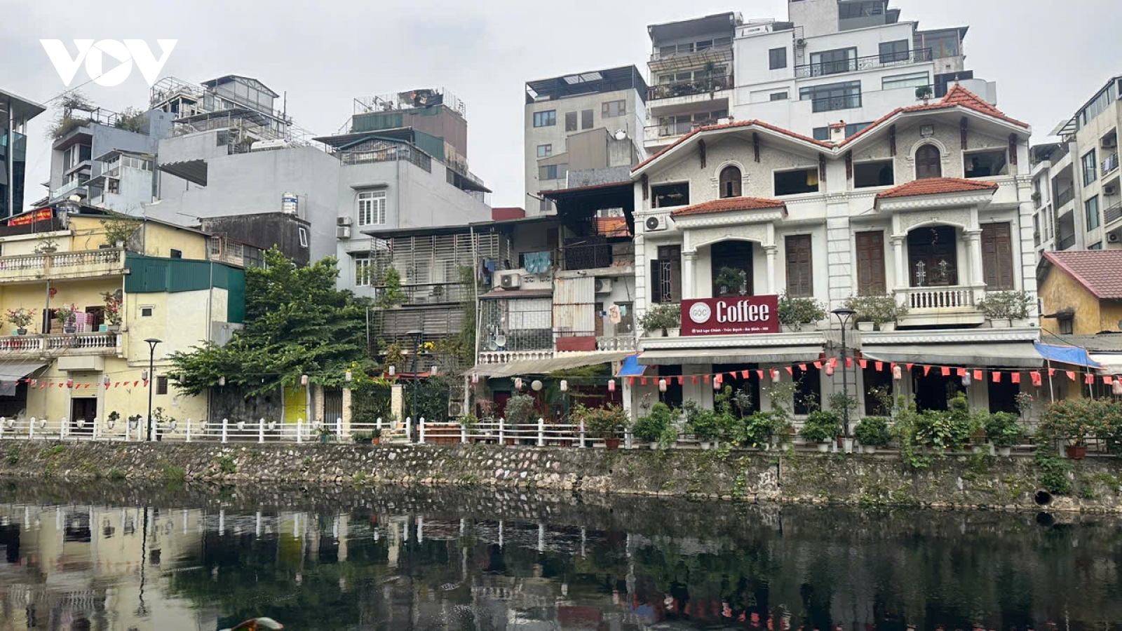 Mương nước vẫn ô nhiễm sau khi dự án thu gom nước thải hồ Trúc Bạch hoàn thành