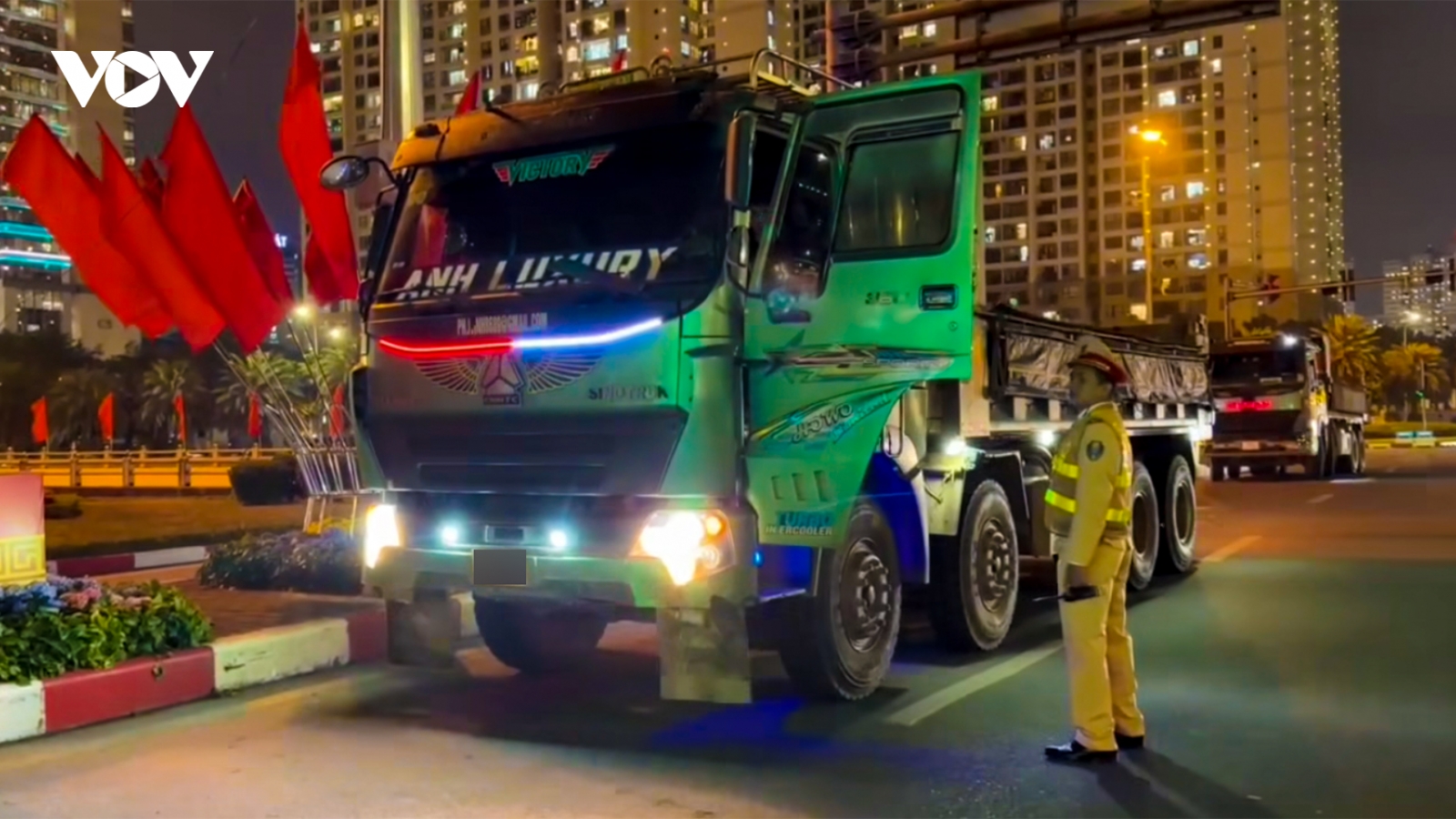 CSGT Hà Nội xử phạt hàng loạt ô tô sử dụng còi công suất lớn gây ô nhiễm tiếng ồn
