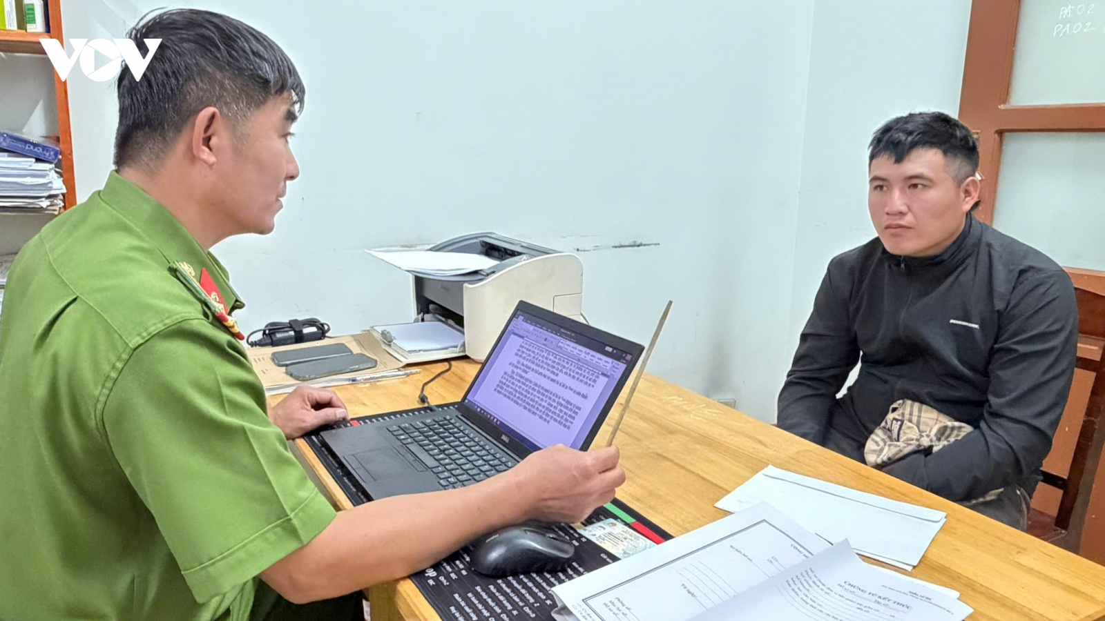 Xử phạt người đàn ông dùng đũa tấn công tài xế taxi