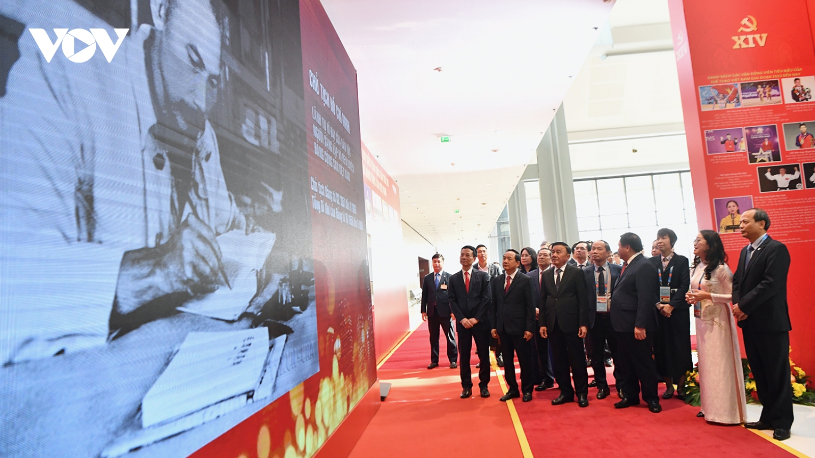 Những tư liệu, hiện vật quý được trưng bày chào mừng Đại hội XIV của Đảng