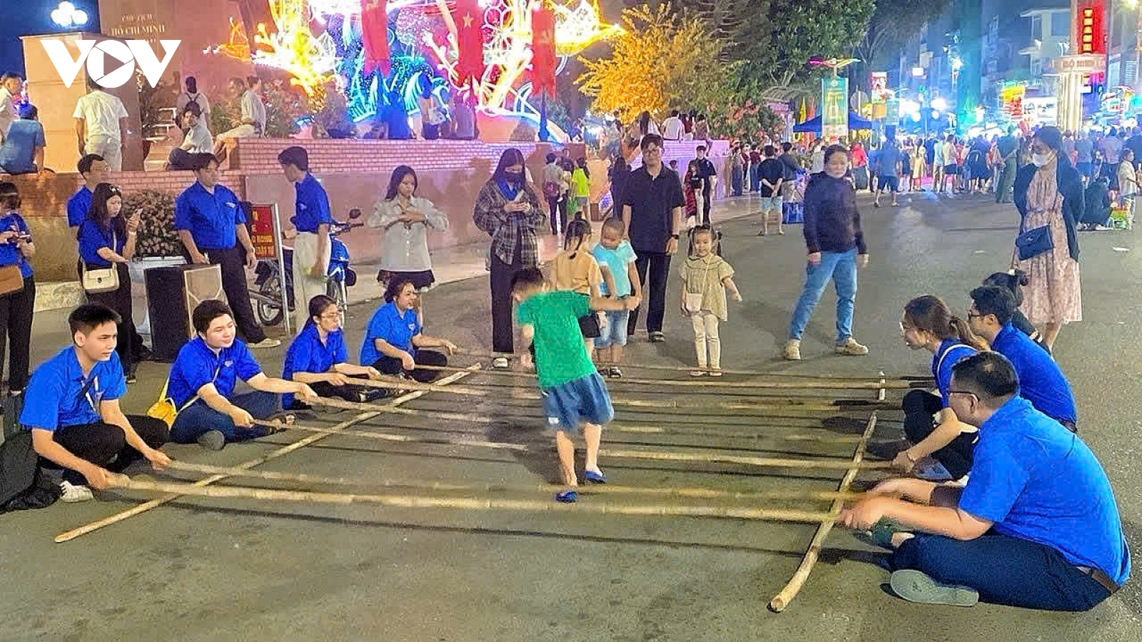 Văn hoá về đêm “tái sinh” ngoạn mục tại phố đi bộ Ninh Kiều