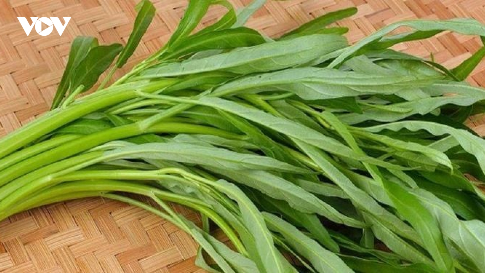 Rau muống - món rau rẻ tiền nhưng giá trị dinh dưỡng không hề “rẻ”