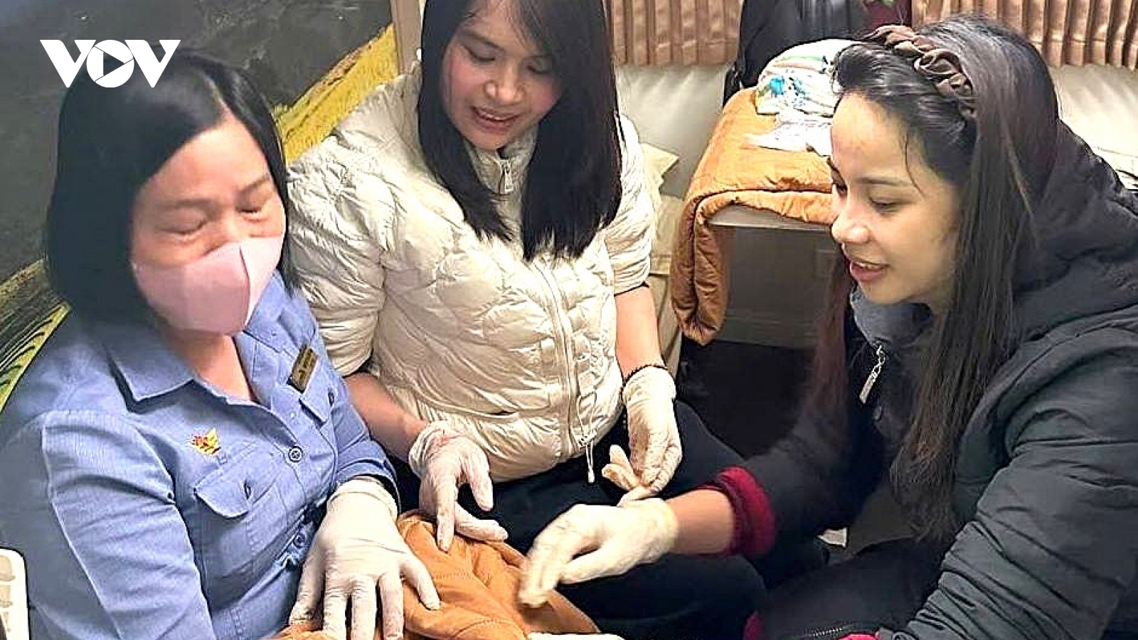 Tuyên dương 2 nữ hộ sinh hỗ trợ bé trai chào đời trên tàu khách