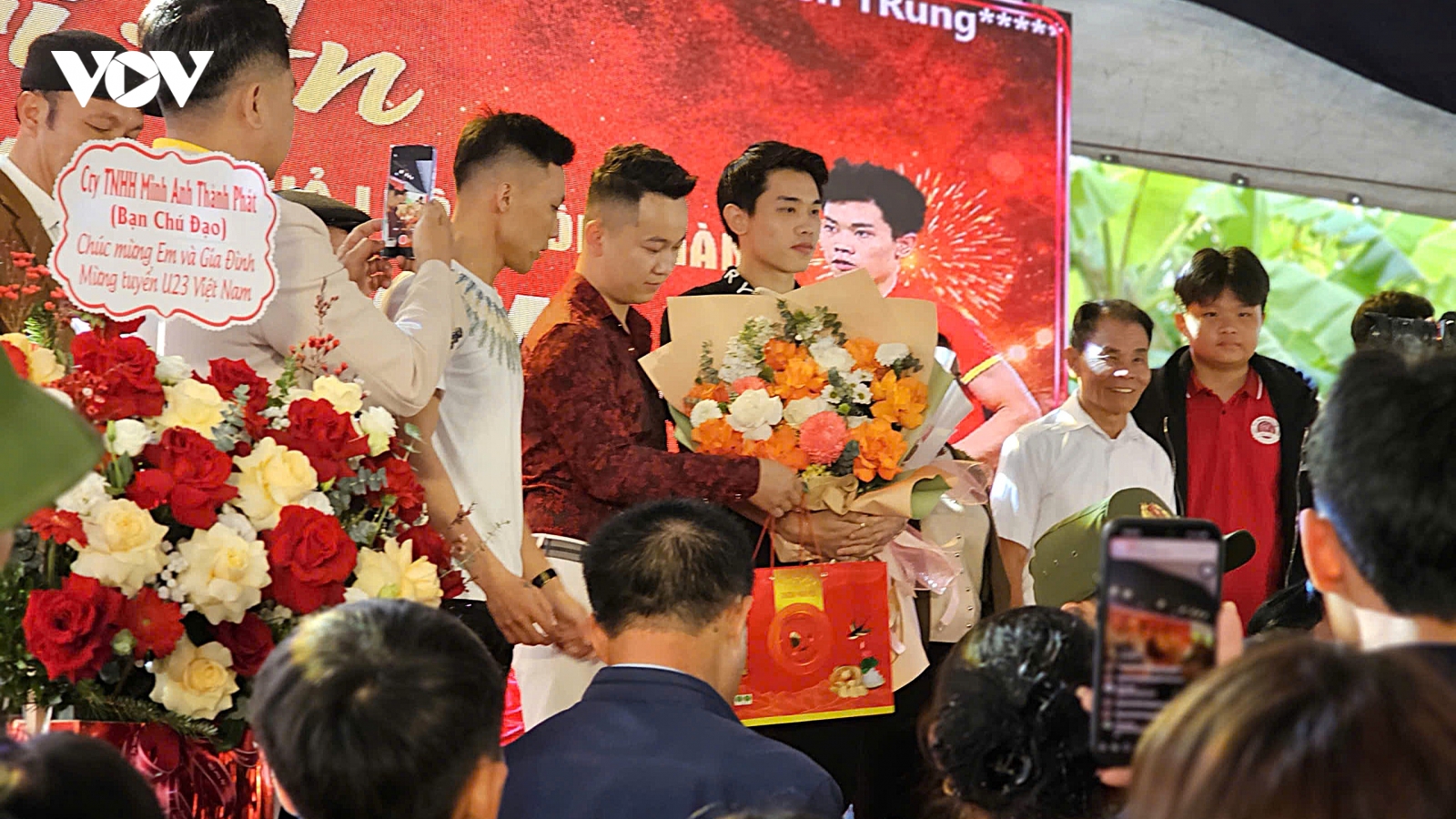 Bữa tiệc tri ân đậm nghĩa tình nơi quê nhà Đình Bắc