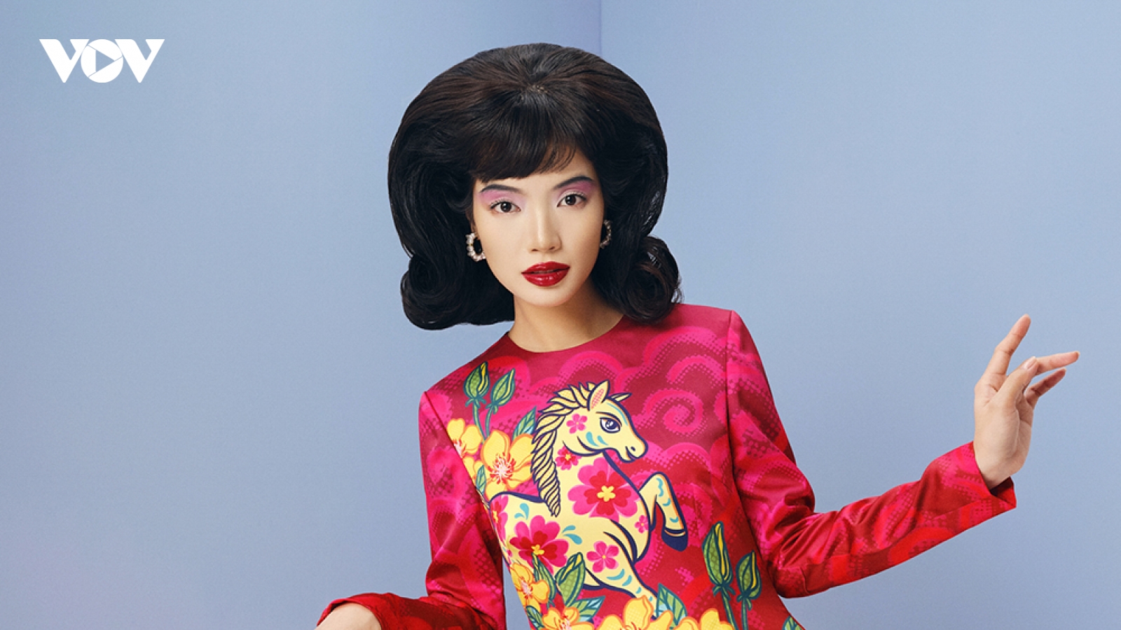 Linh vật ngựa lên áo dài Tết dịp xuân Bính Ngọ
