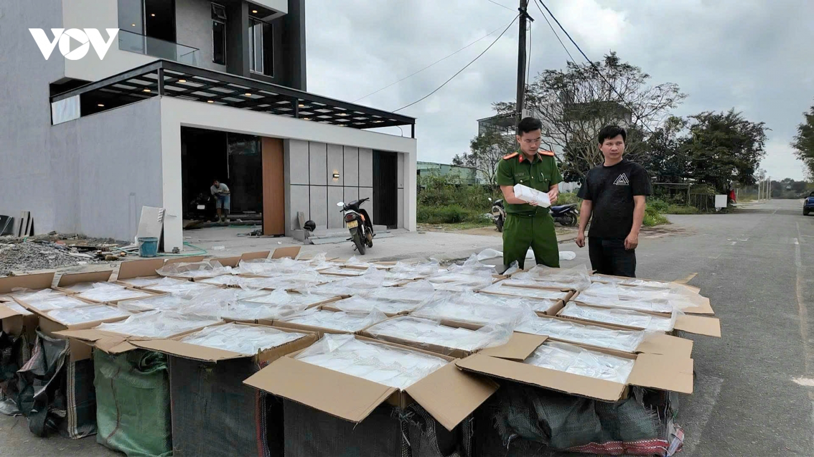 Phát hiện xe tải chở số lượng lớn thuốc lá điếu nhập lậu