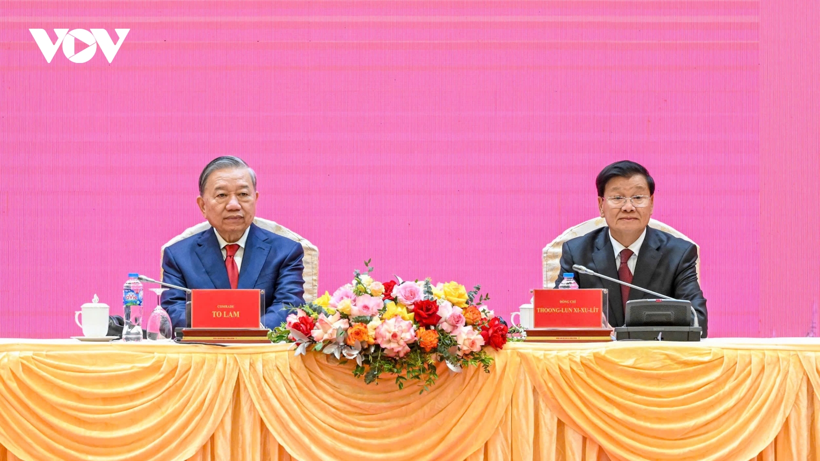 Tổng Bí thư Thongloun Sisoulith thông báo kết quả Đại hội XII của Đảng NDCM Lào