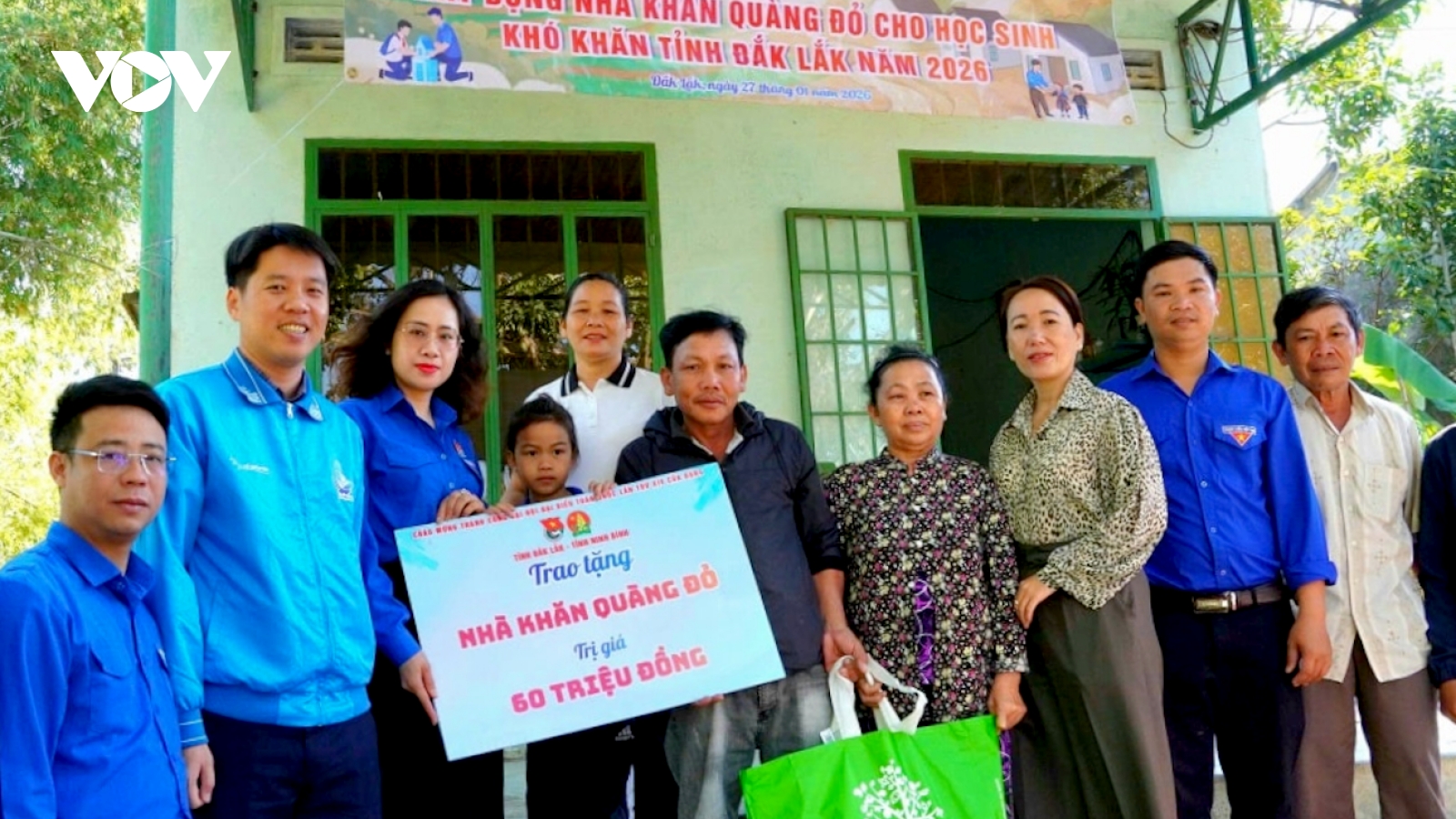 Hỗ trợ 1,2 tỷ đồng cho học sinh và trường học khó khăn tại Đắk Lắk