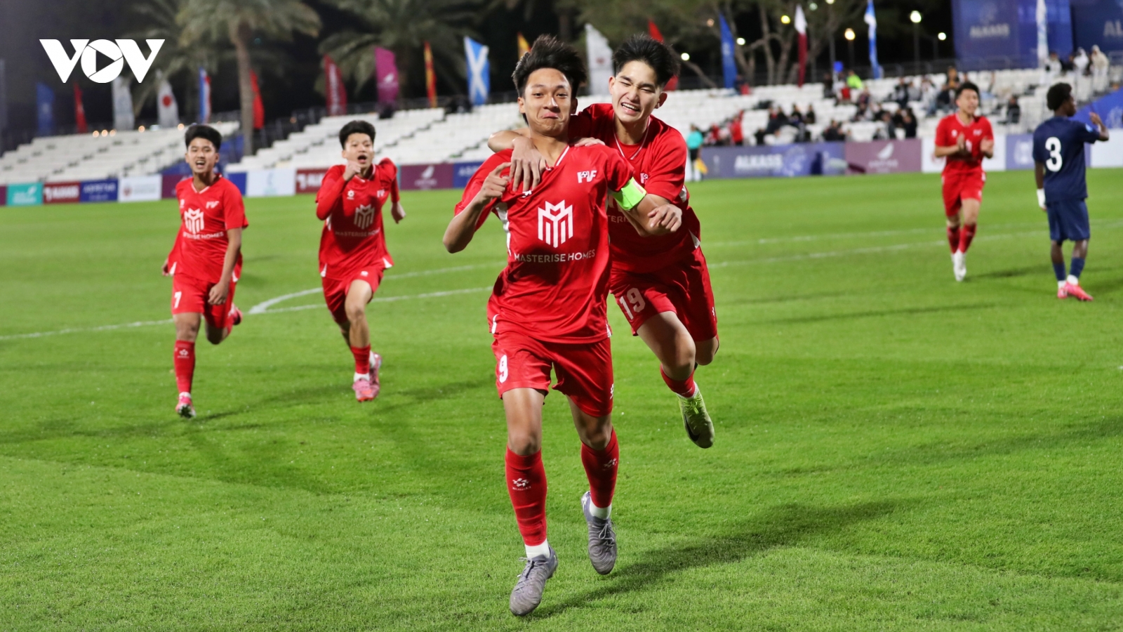 Đại diện bóng đá Việt Nam suýt tạo địa chấn trước PSG