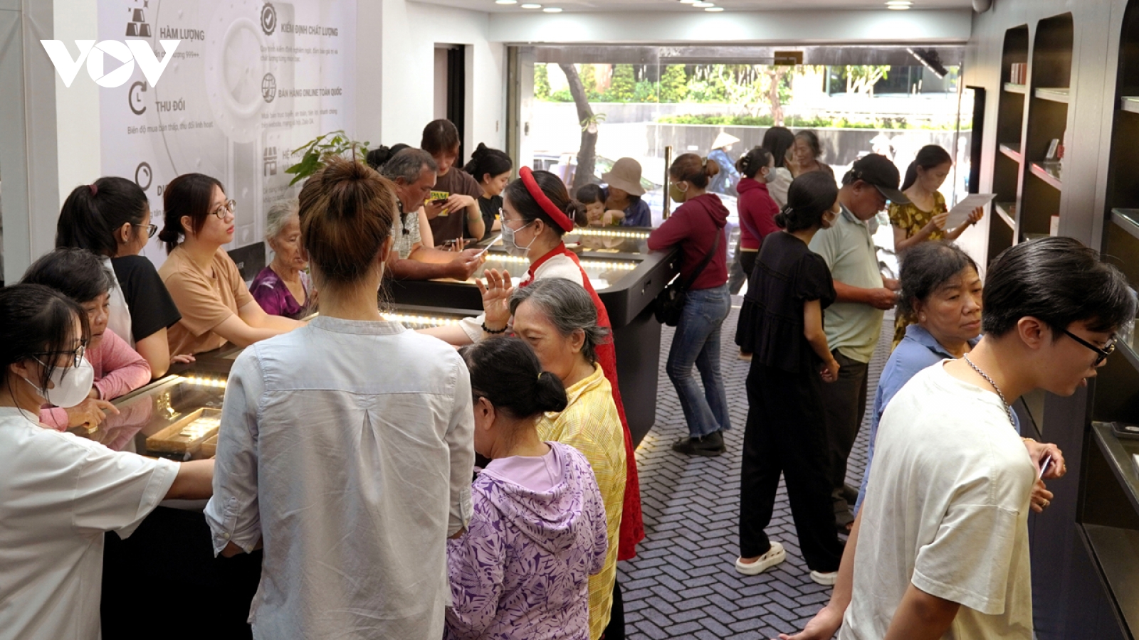 Giá vàng hôm nay 18/1: Vàng trong nước trụ vững ở mức 162,8 triệu đồng/lượng