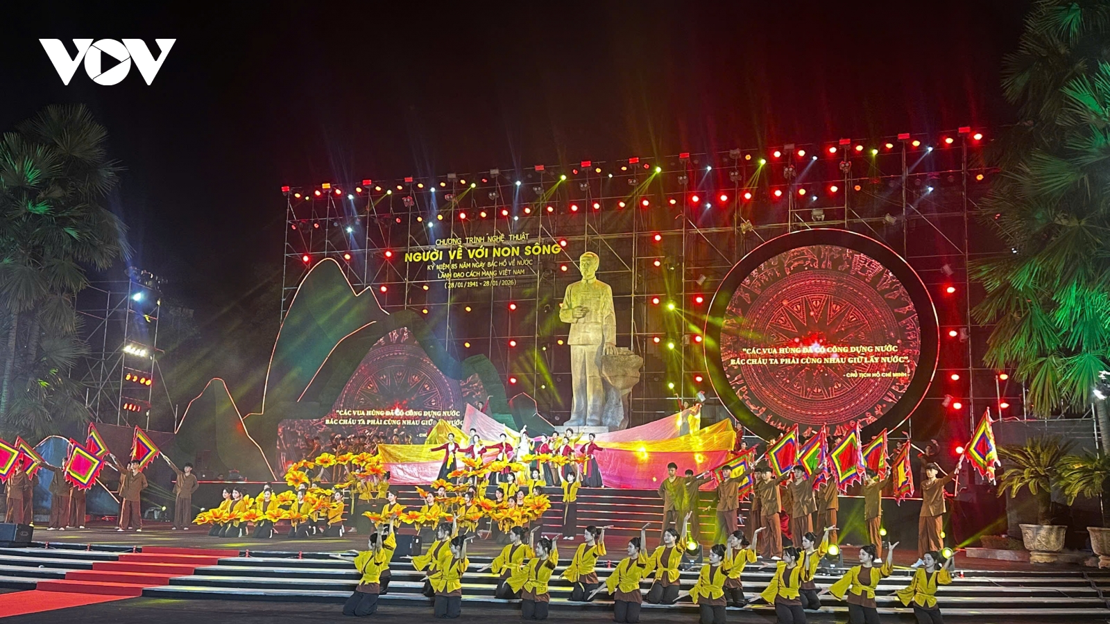 Đặc sắc chương trình nghệ thuật "Người về với non sông"