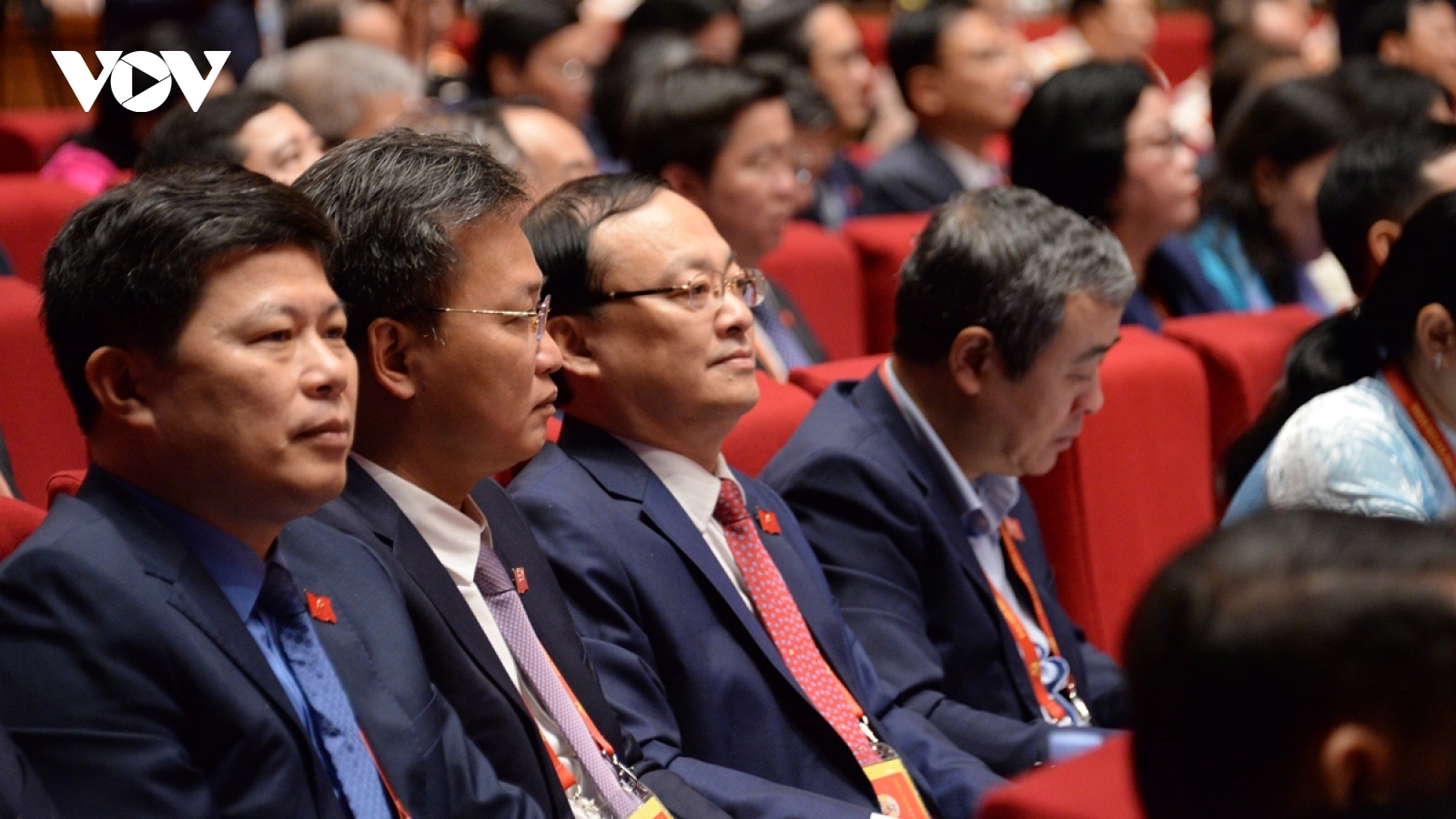 Các đại biểu thảo luận tại hội trường về các văn kiện Đại hội XIV