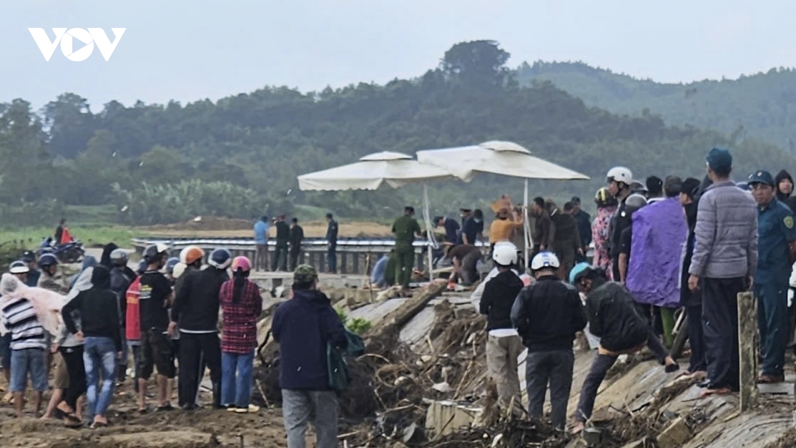 Điều tra vụ sập bờ kè sông Ba, Đắk Lắk làm 4 người chết