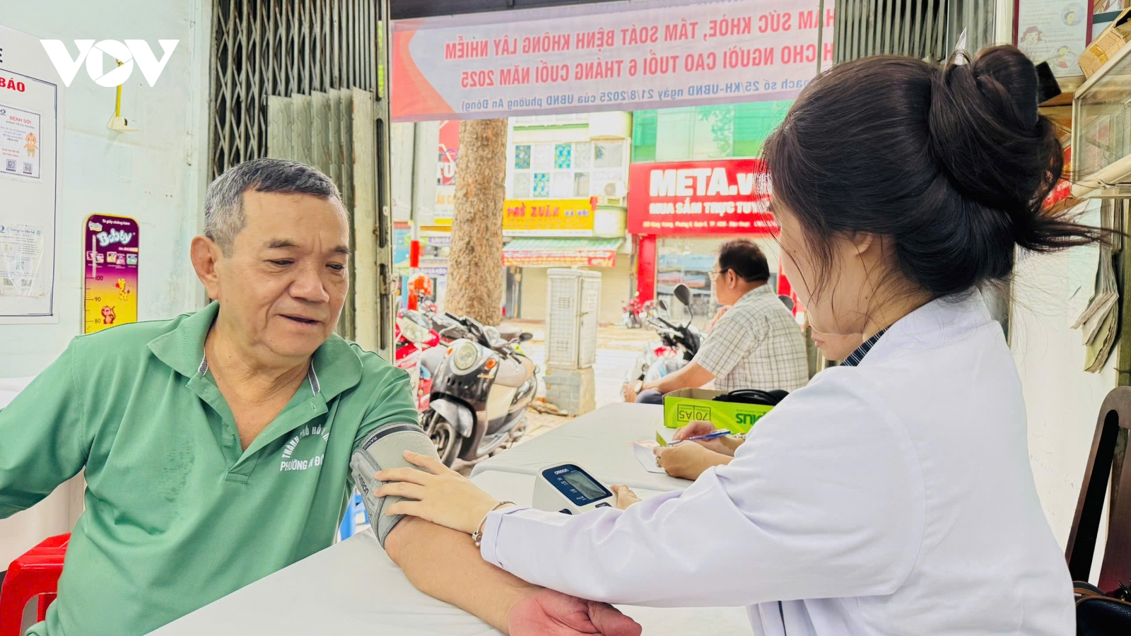 Tin tưởng Đại hội XIV của Đảng tiếp tục có quyết sách củng cố y tế cơ sở