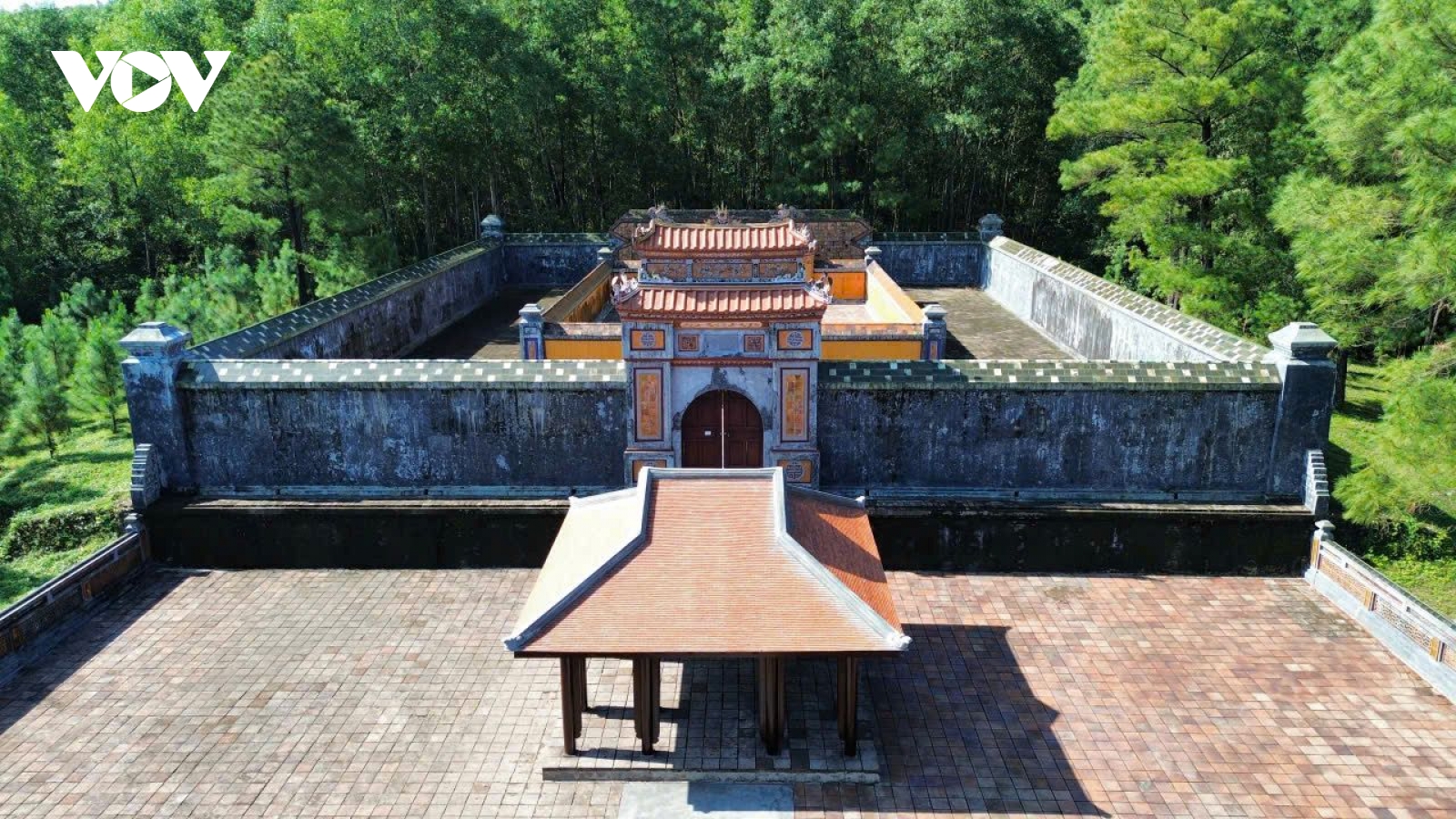 Huế yêu cầu tháo dỡ công trình xây dựng trái phép tại lăng Hoàng Thái hậu Từ Dụ