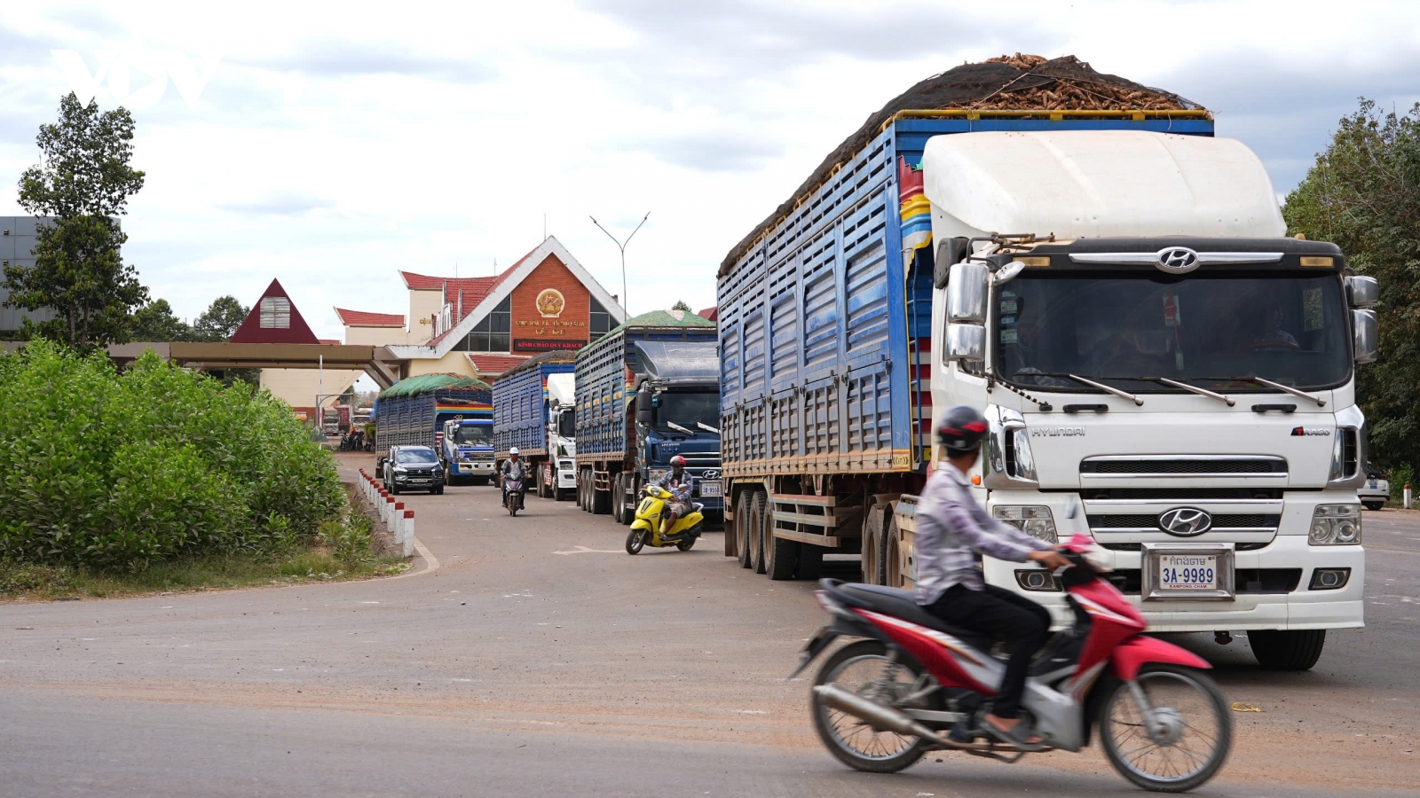 Căng mình chống buôn lậu, vận chuyển hàng cấm và xuất nhập cảnh trái phép