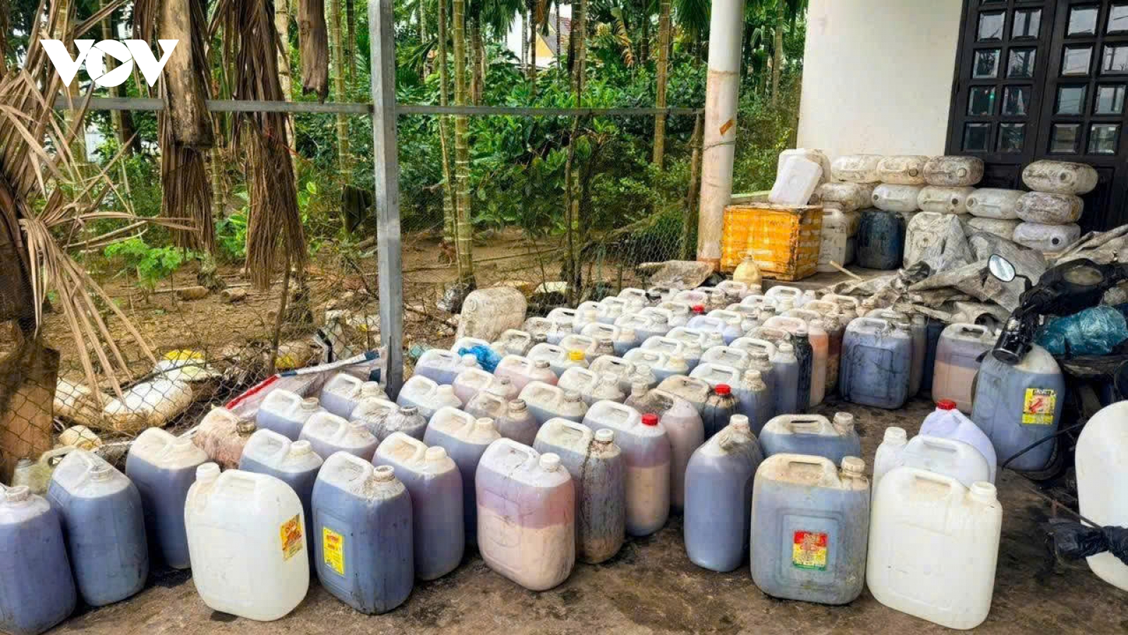 Ngăn chặn hơn 1,9 tấn dầu, mỡ thải nguy cơ xâm nhập bữa ăn người dân