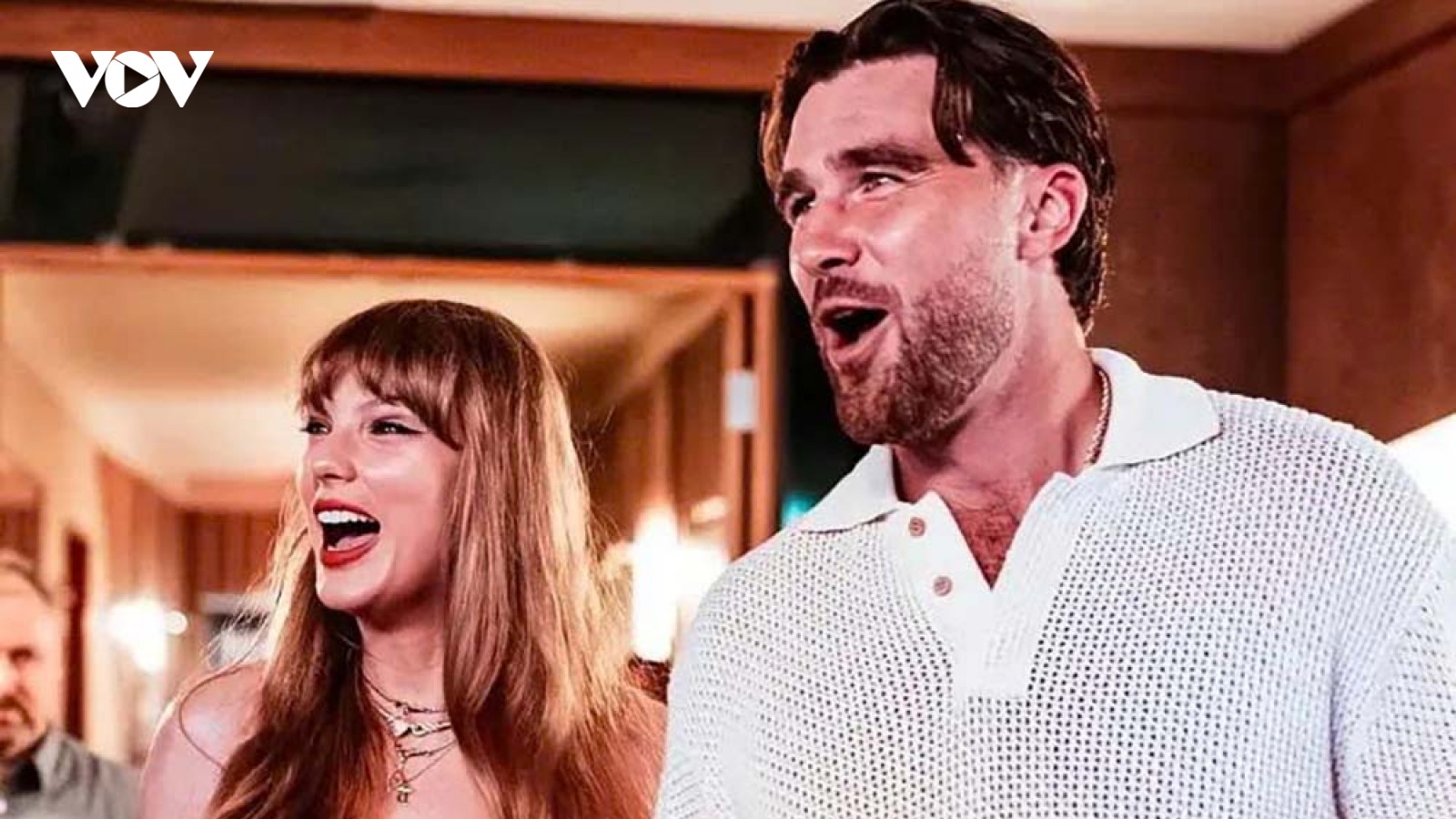 Taylor Swift và hôn phu Travis Kelce hoãn lễ cưới