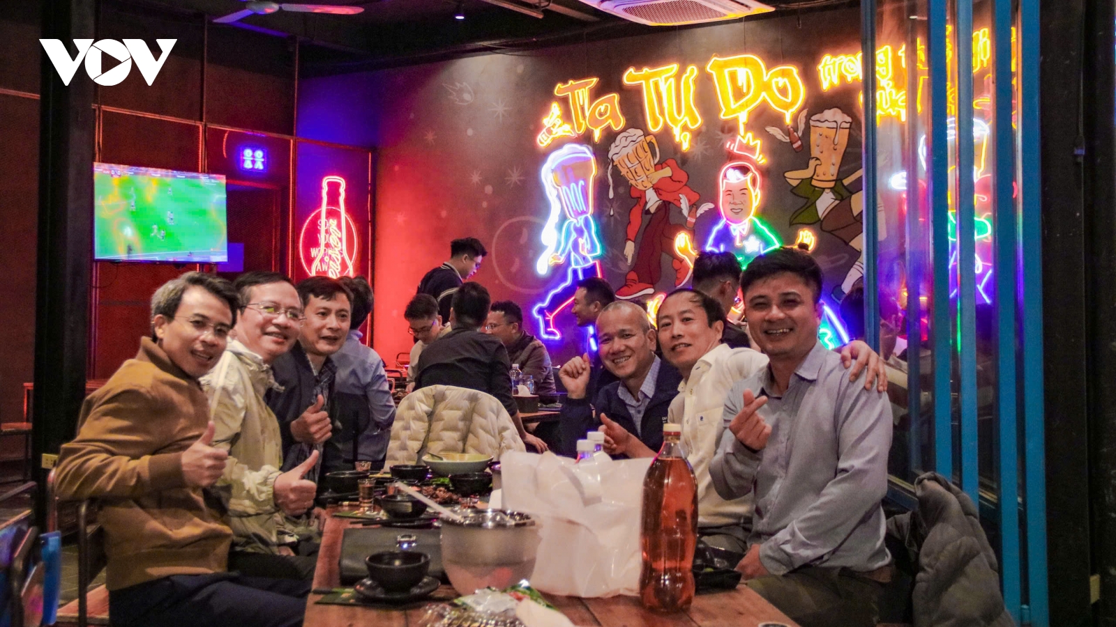 Không khí náo nhiệt tại Hà Nội trước trận U23 Việt Nam - U23 Trung Quốc