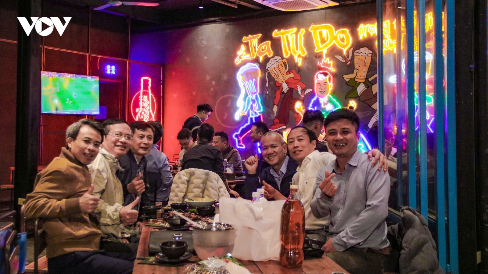 Không khí náo nhiệt tại Hà Nội trước trận U23 Việt Nam - U23 Trung Quốc