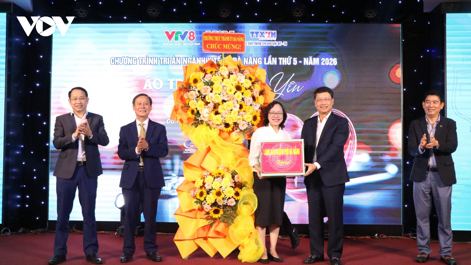 “Áo trắng bình yên – Ấm áp những nụ cười”: Tri ân thầy thuốc