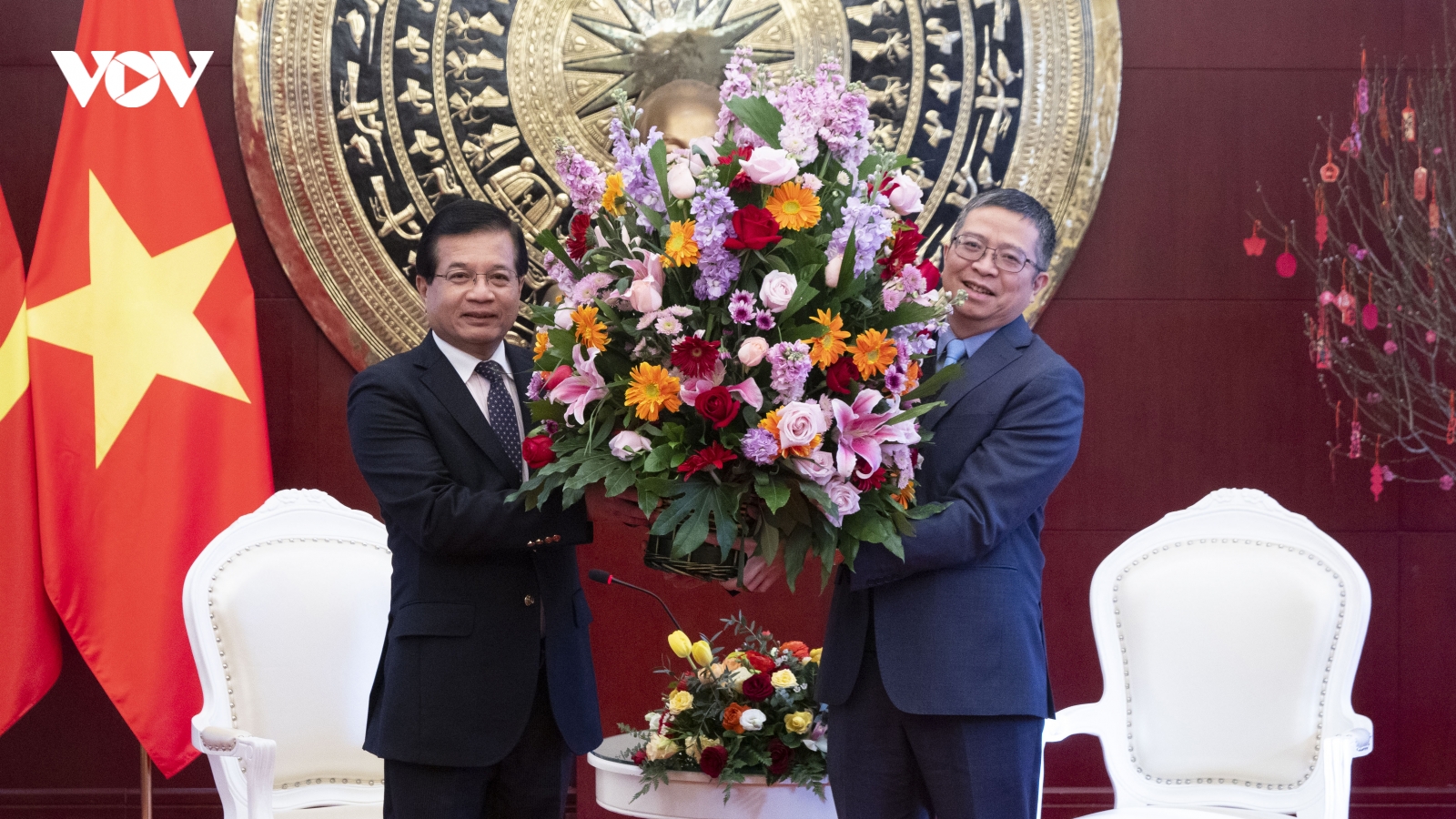 Đại sứ Lào thăm, chúc Tết Đại sứ quán Việt Nam tại Trung Quốc