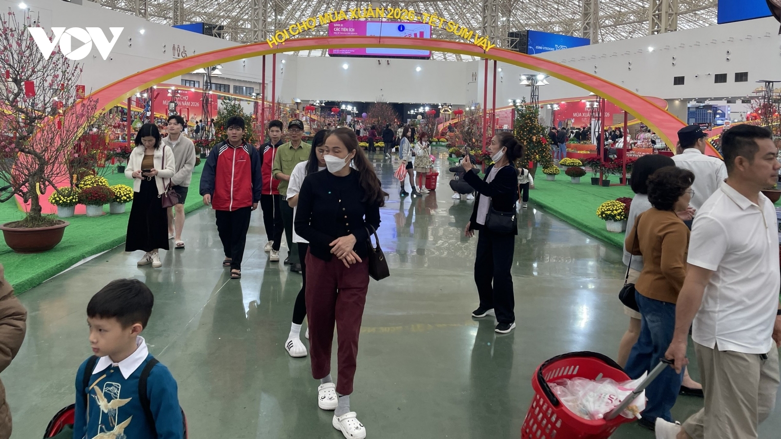 Hội chợ Mùa Xuân 2026 thu hút hàng nghìn người dân đến thưởng lãm dịp cuối tuần