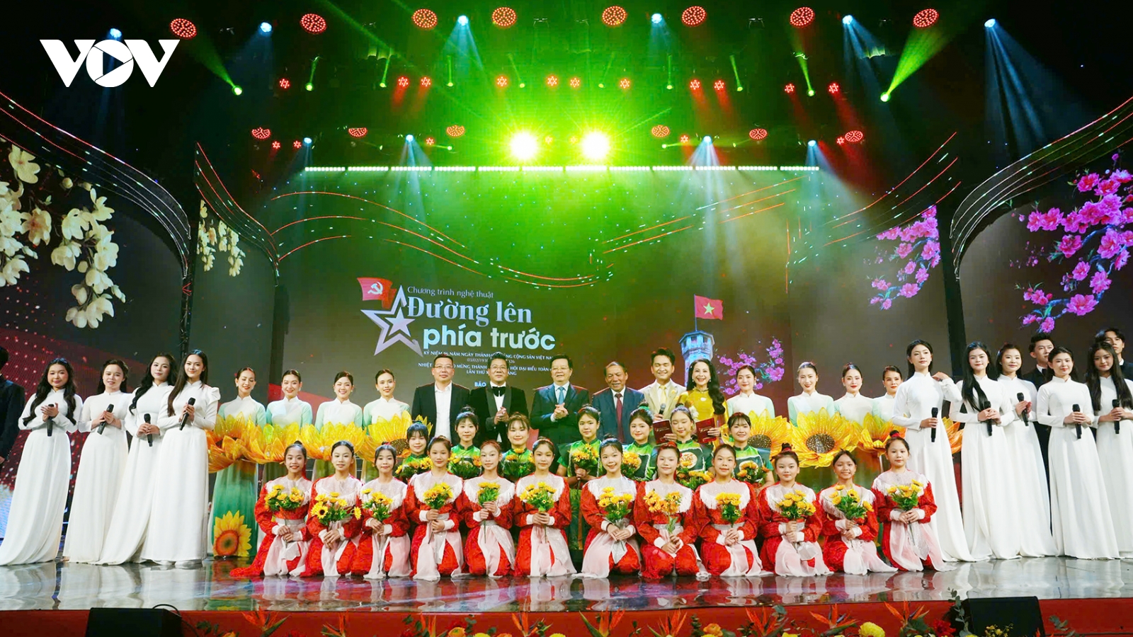“Đường lên phía trước” lan tỏa niềm tin và khát vọng phát triển đất nước