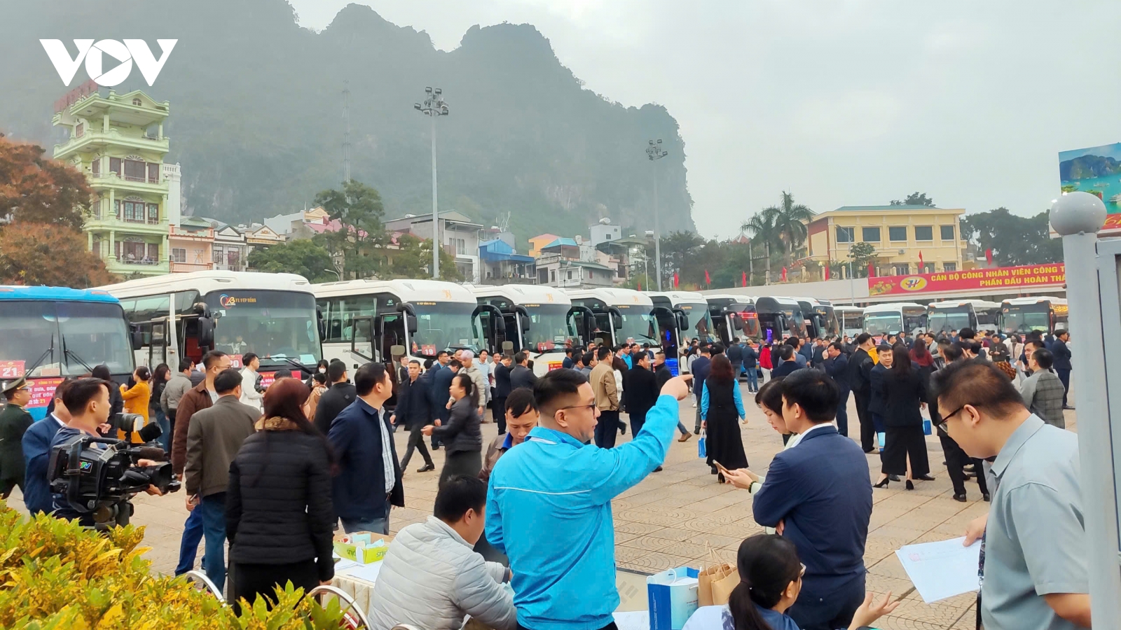 Quảng Ninh tổ chức hàng trăm chuyến xe đưa thợ mỏ về quê ăn Tết
