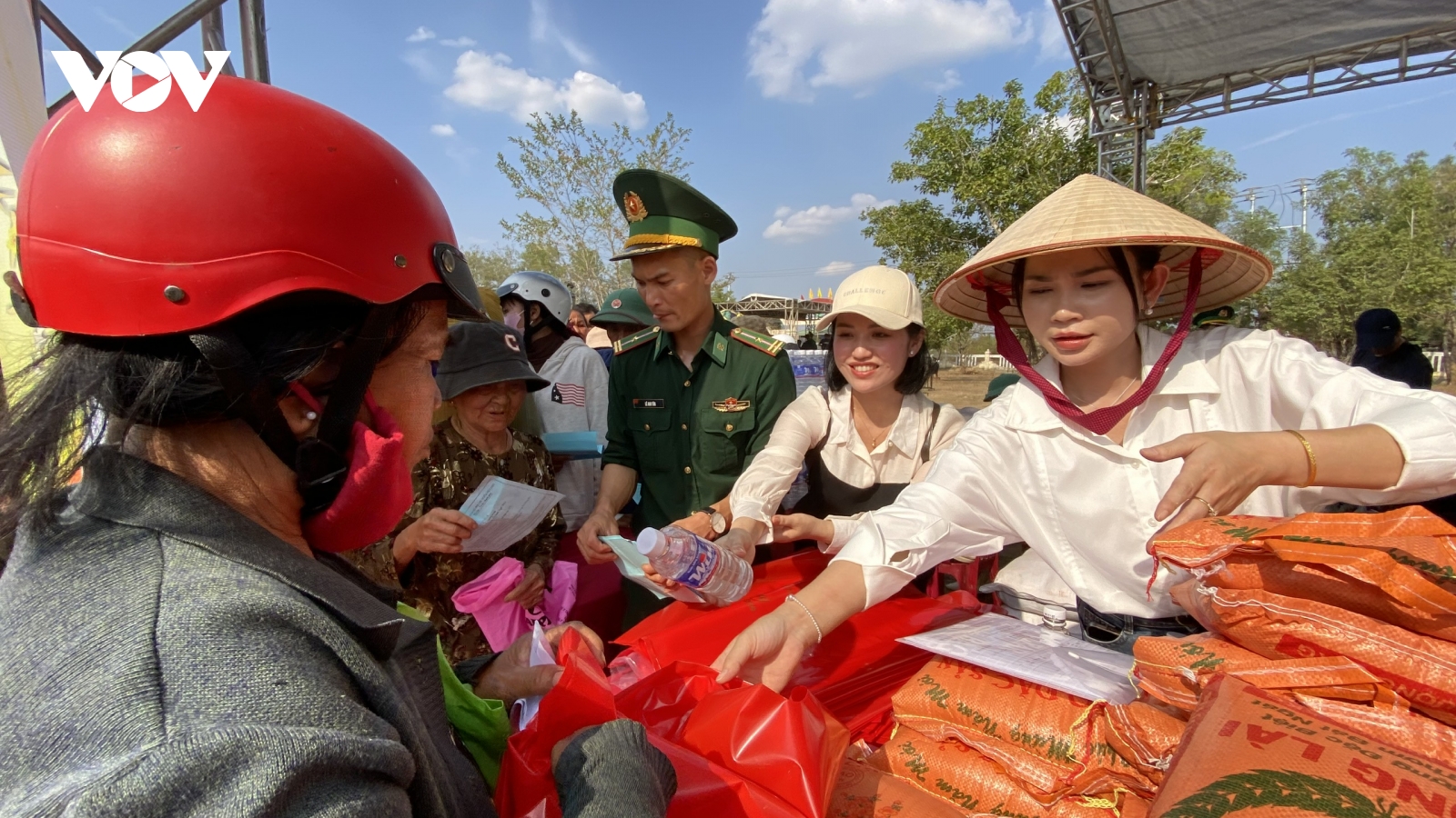 “Xuân Biên phòng ấm lòng dân bản” lan tỏa nghĩa tình nơi biên cương Đắk Lắk