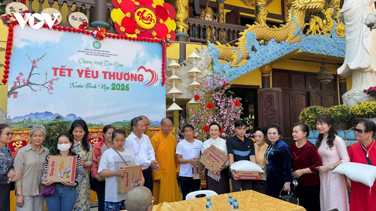 Người Việt tại Lào phát huy tinh thần "Tương thân tương ái" tốt đẹp của dân tộc